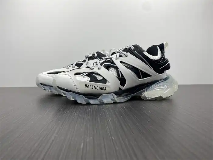 Kicked Out Shoe Store BLCG TRACK SNEAKER 647741 W3BZ2 9010 0124