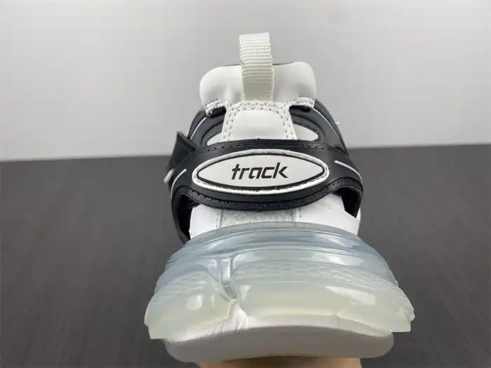 Kicked Out Shoe Store BLCG TRACK SNEAKER 647741 W3BZ2 9010 0124