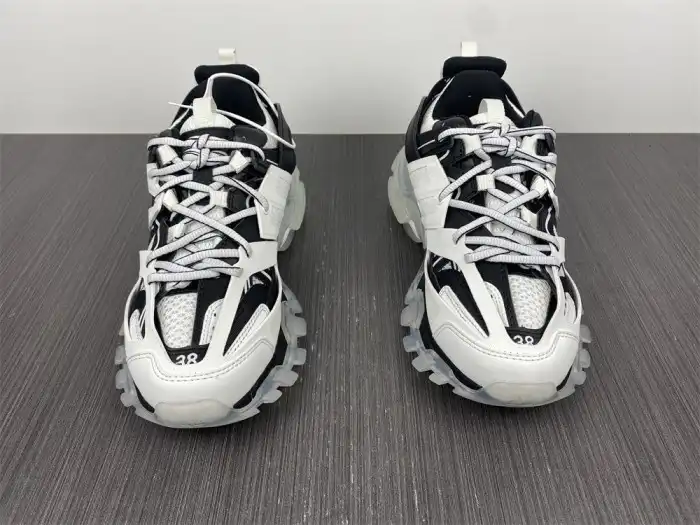 Kicked Out Shoe Store BLCG TRACK SNEAKER 647741 W3BZ2 9010 0124