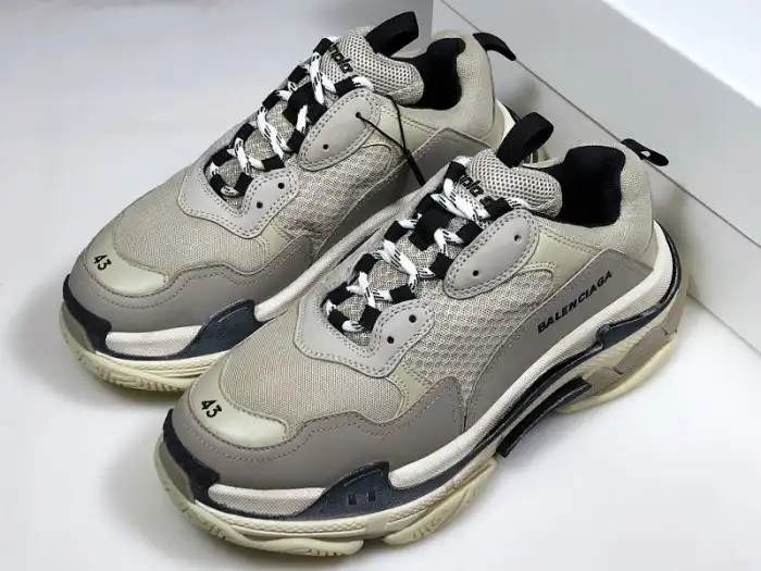 Kicked Out Shoe Store BLCG TRIPLE S TRAINER 'VANILLE' 536737 W09O6 9787 0131