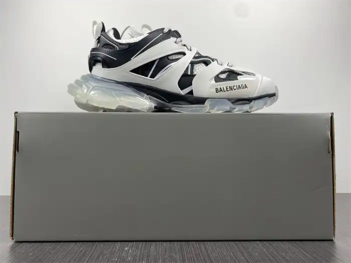 Kicked Out Shoe Store BLCG TRACK SNEAKER 647741 W3BZ2 9010 0124