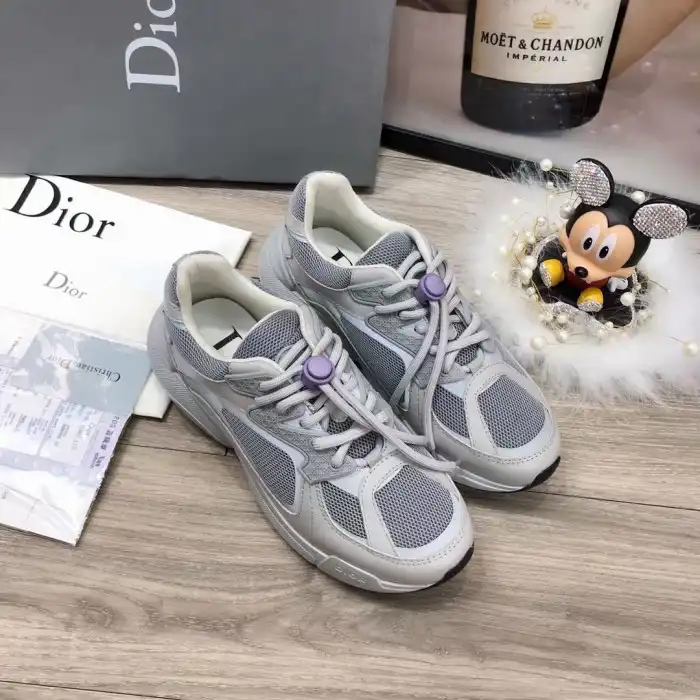 Kicked Out Shoe Store DR Oblique SNEAKER 0204