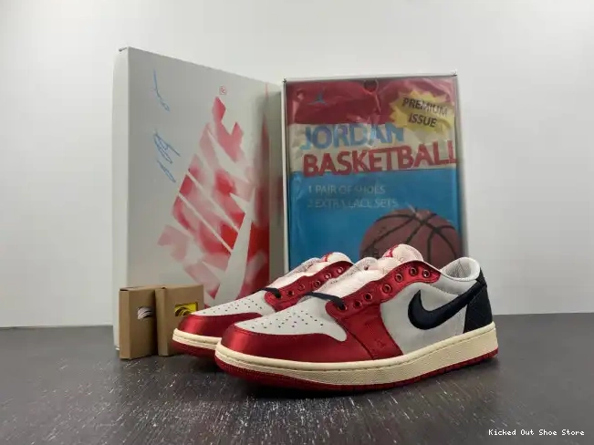 Kicked Out Shoe Store Room Away 1 Air x Low FN0432-100 Jordan OG Trophy 0222